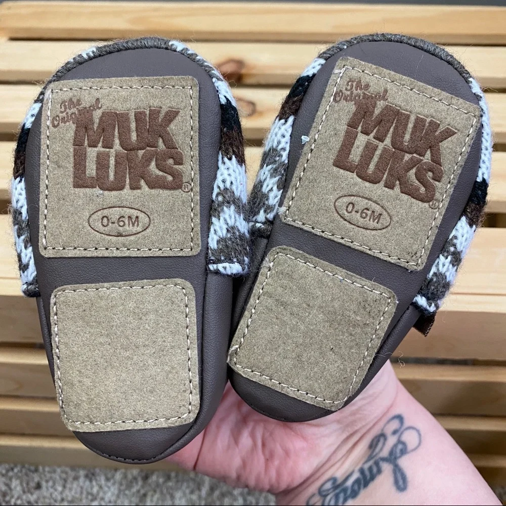 Mukluks sweater‎ moccasins size 0-6 months brown